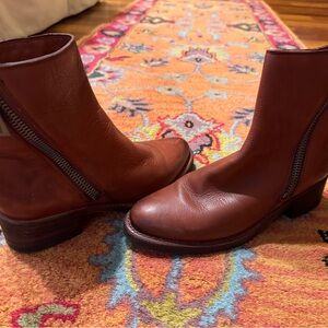 FRYE Boots 7.5 LIKE NEW!